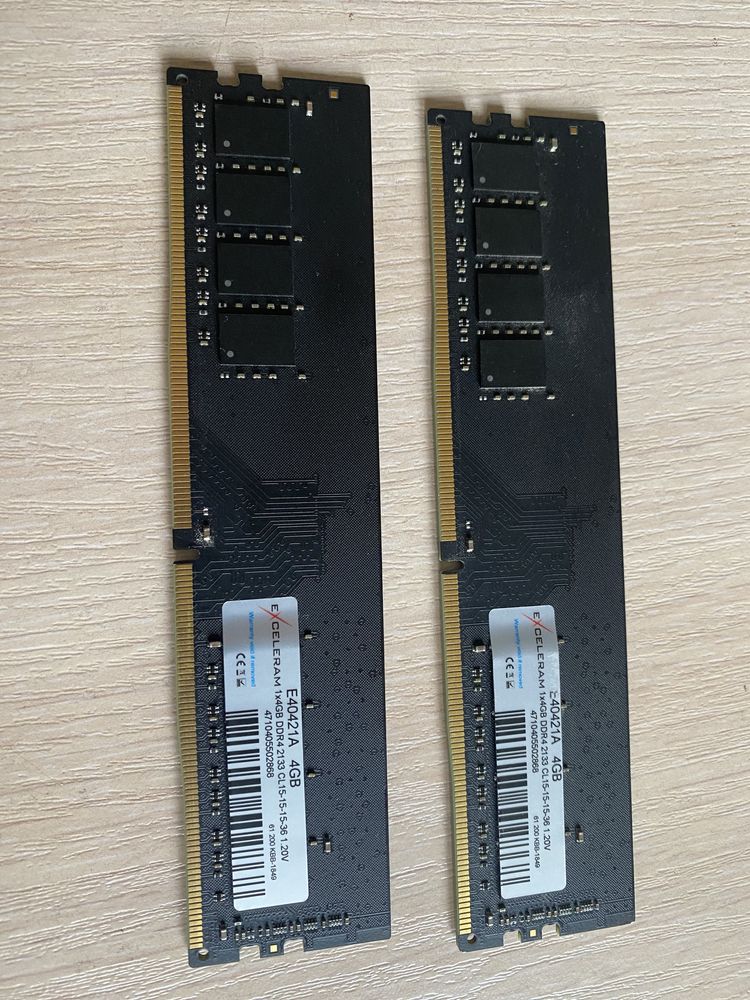 Память DDR4 exceleram  4 Гб