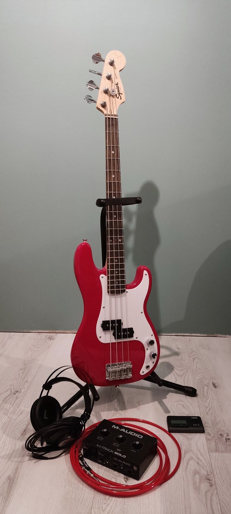 Mini Bass Squier, AKG 72, M-Audio