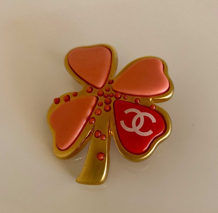 CHANEL VIT Coco Mark Brouch Clover Coral Pink