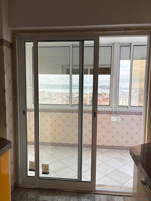 Janelas em alumínio com vidro duplo