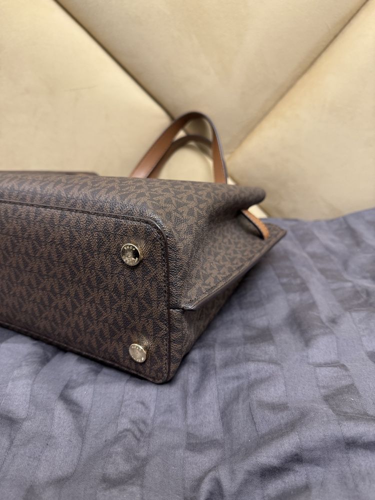 Брендова шкіряна сумка Michael Kors