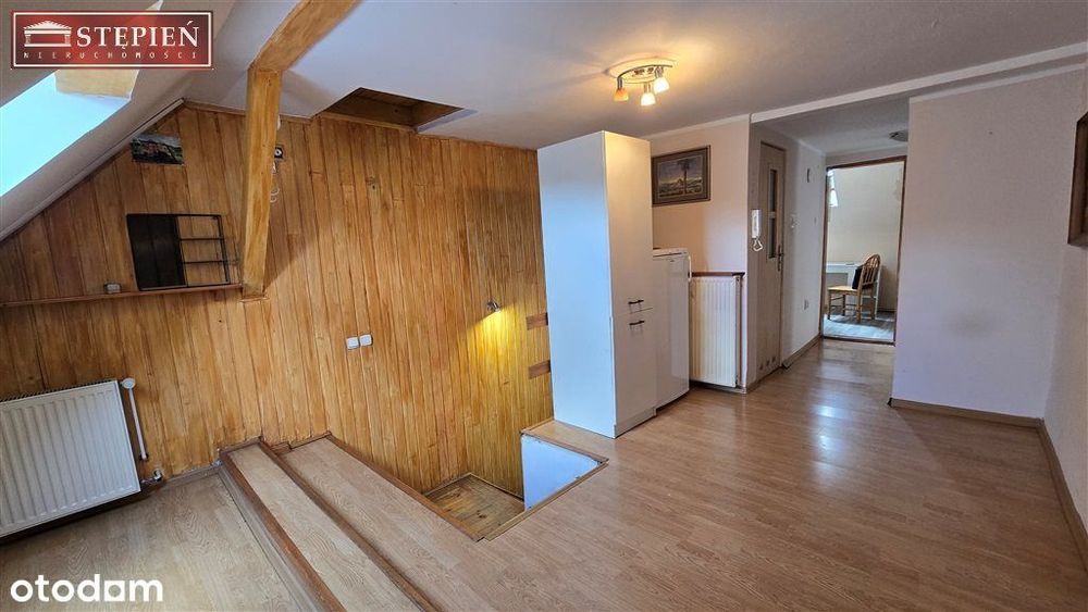 Dwupokojowe mieszkanie na rynku we Wleniu