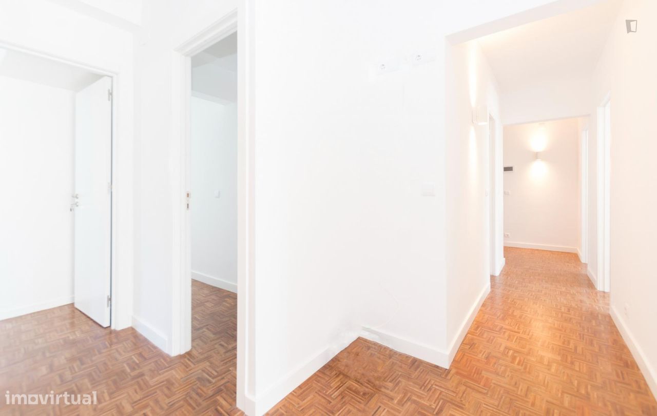 427246 - Quarto com cama de solteiro, com casa...