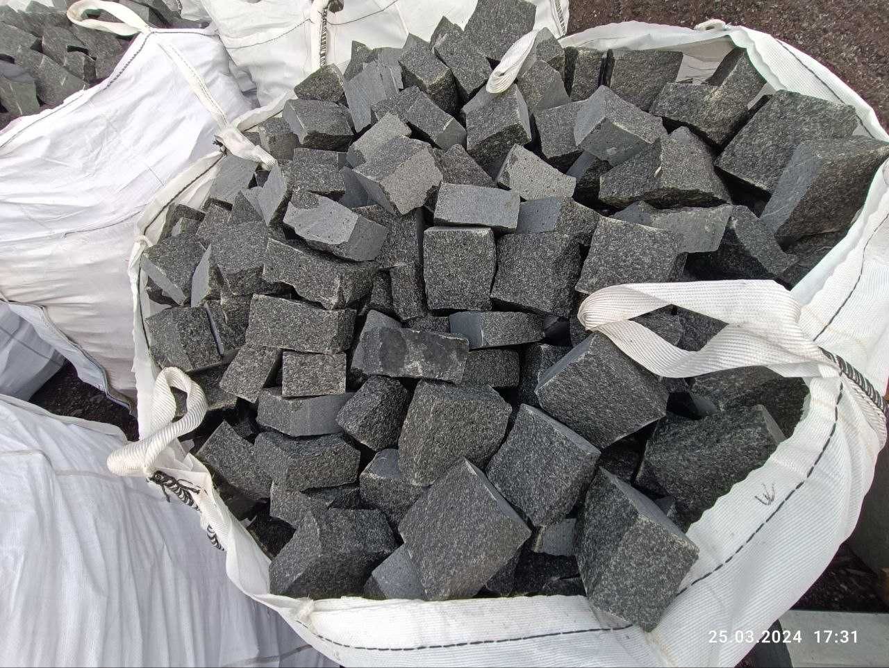 Бруківка гранітна покращена