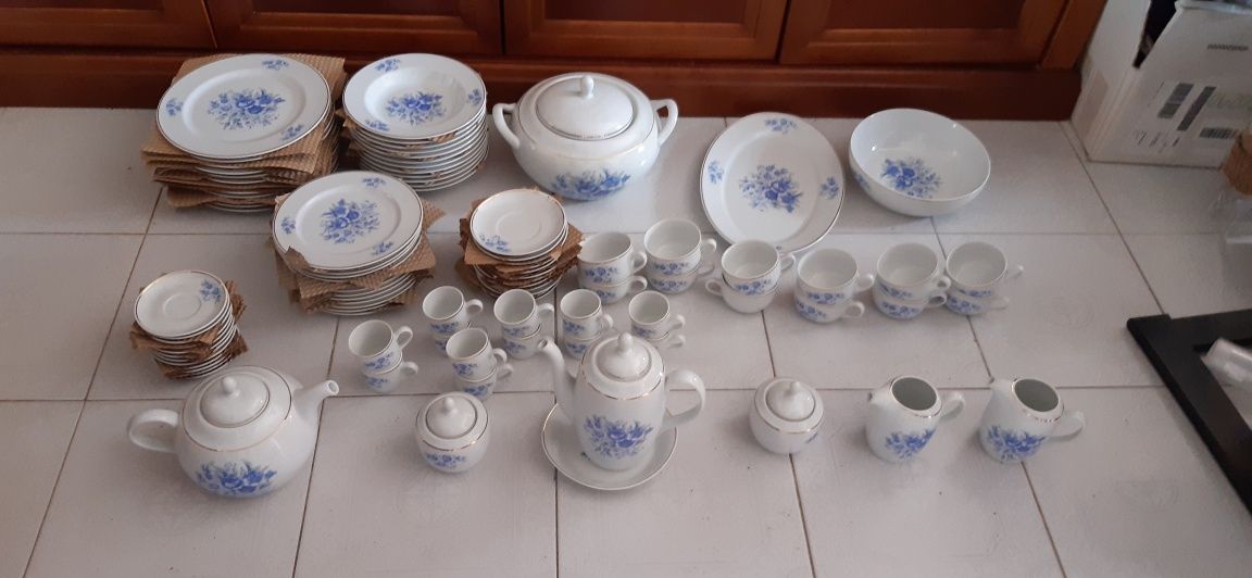 Serviço elegante de jantar Porcelanas de Portugal - 95 peças- NOVO