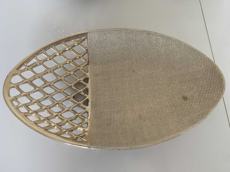 Elegancki zestaw home&you: lampka stołowa, patera, wazon i dwie miski