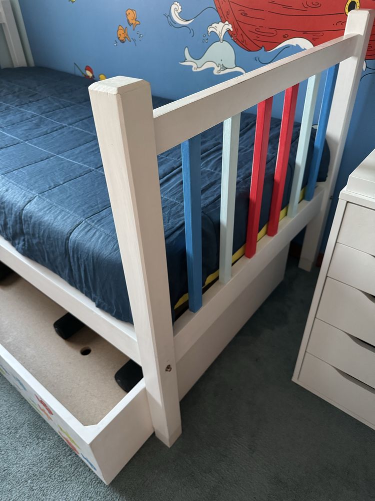 Quarto criança colorido - cama individual de madeira pintada, dupla