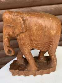 Drewniana rzeźbiona  figurka słoń