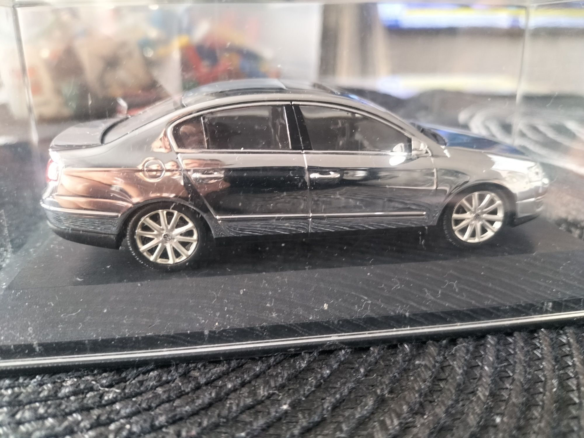 Minichamps volkswagen passat 1:43 chrom.
