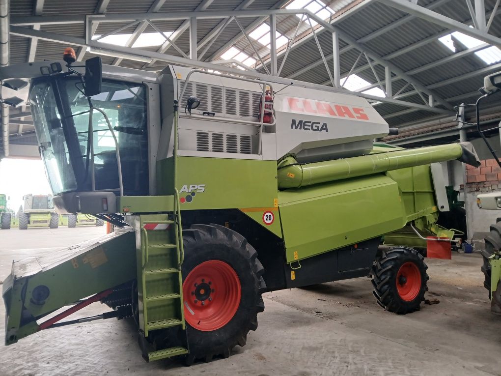 Claas Mega 350  dominator