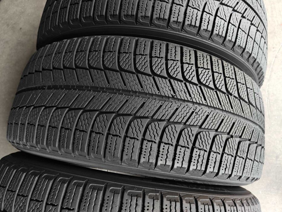 R17 215 55 шини зимові Michelin X-Ice добрий стан