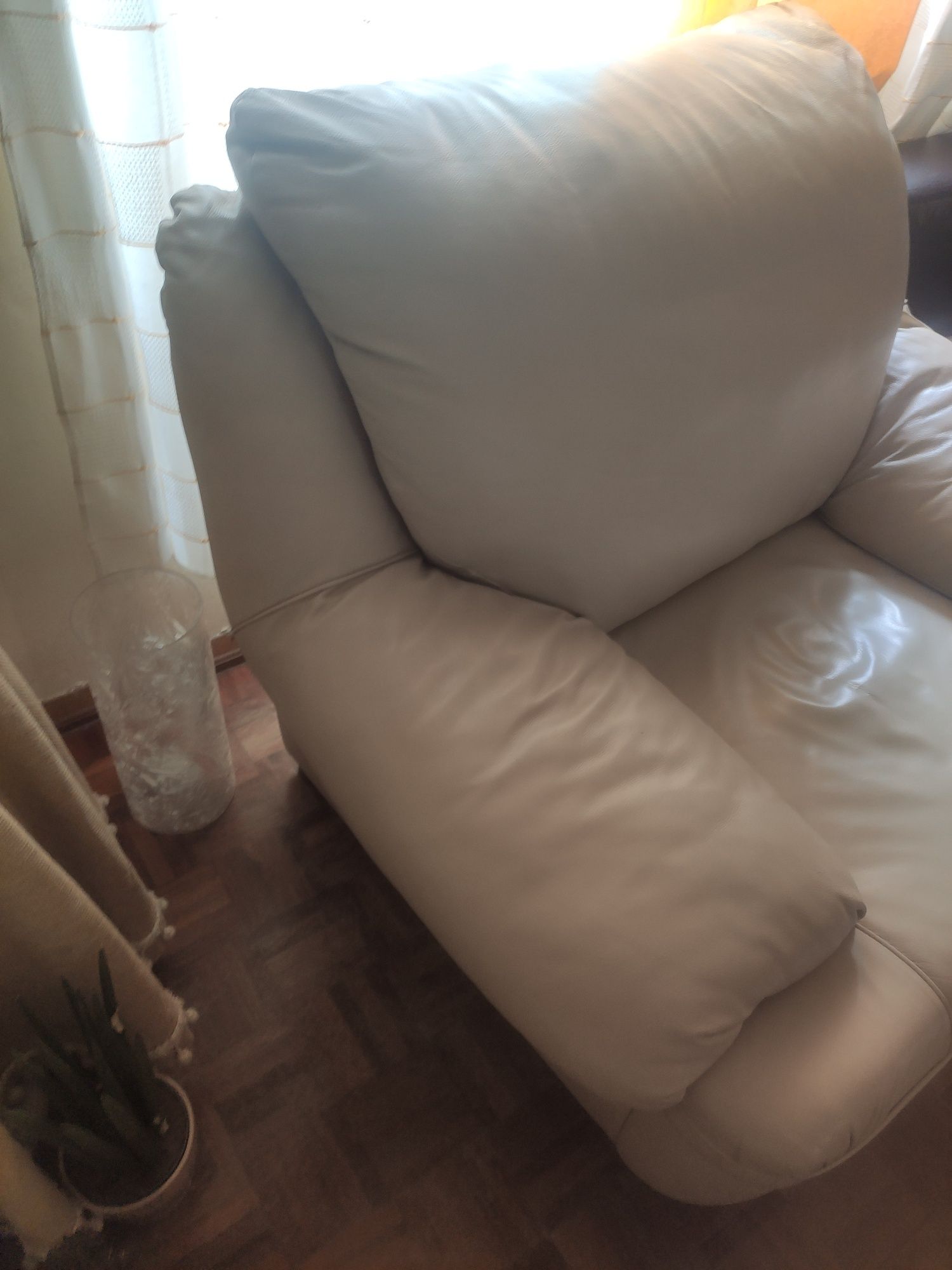 Sofá em pele (branco )