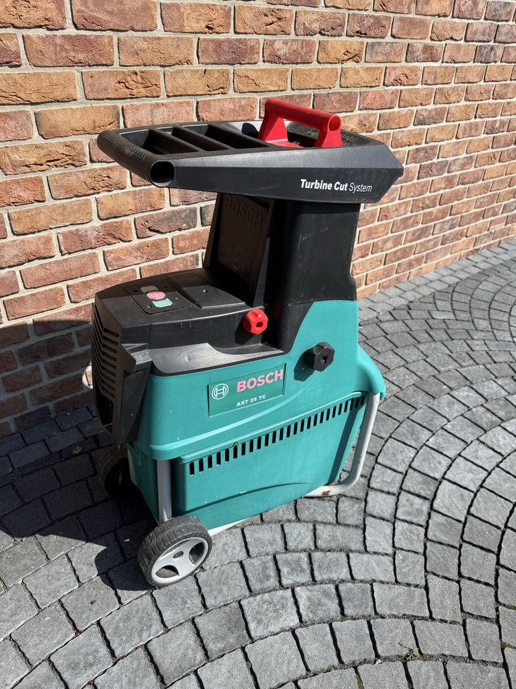 Rozdrabniacz do gałezi BOSCH AXT 25TC