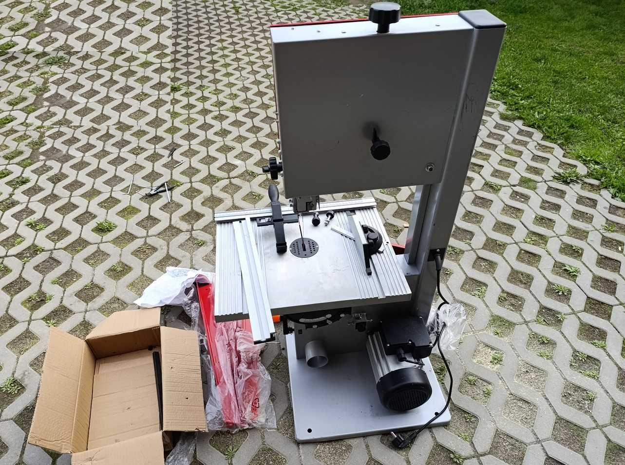 Piła taśmowa ze stojakiem Einhell TC-SB 305 U 750W 2320mm cięcie 170mm
