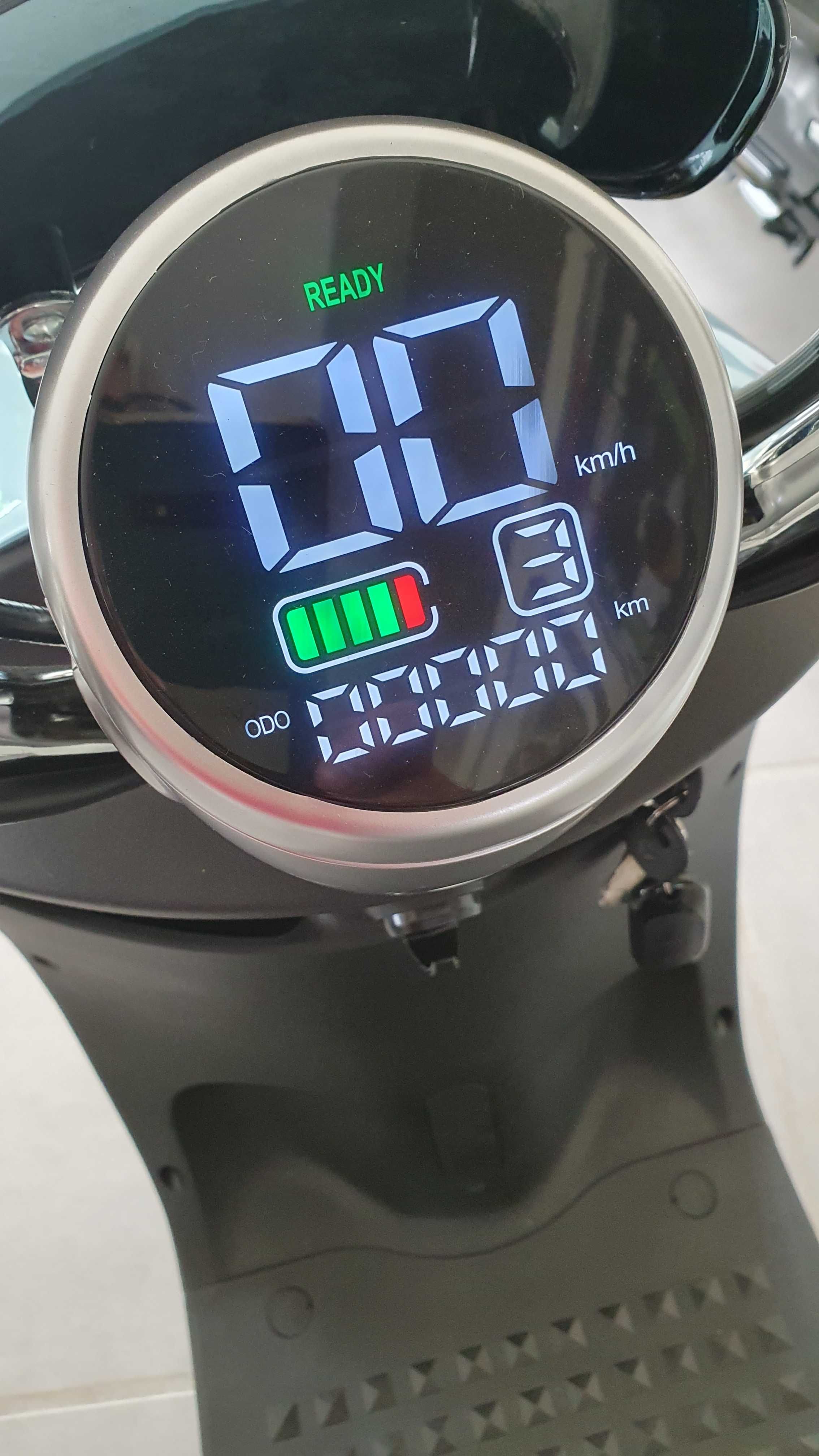 Yadea M6 Scooter Eléctrica 2.100 W