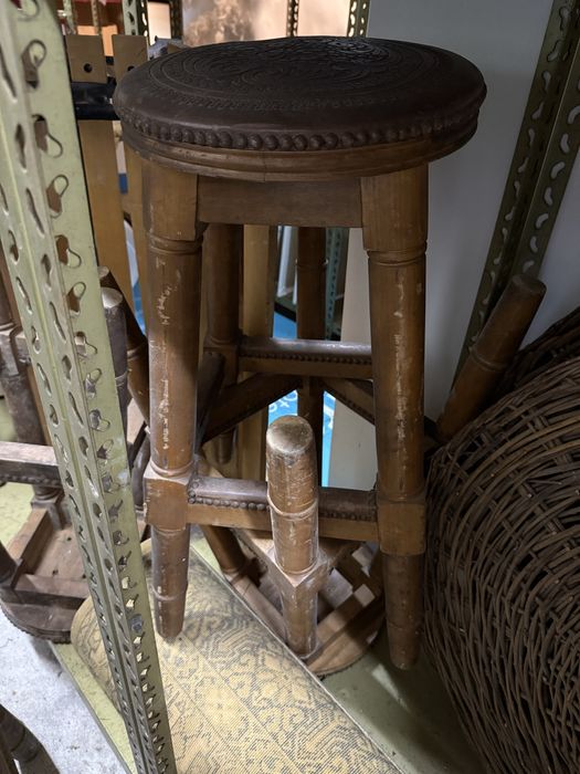 Bancos altos de madeira