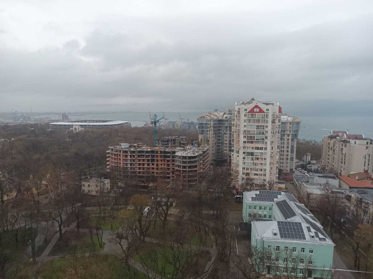 Пентхаус з видом на море, перша лінія, центр