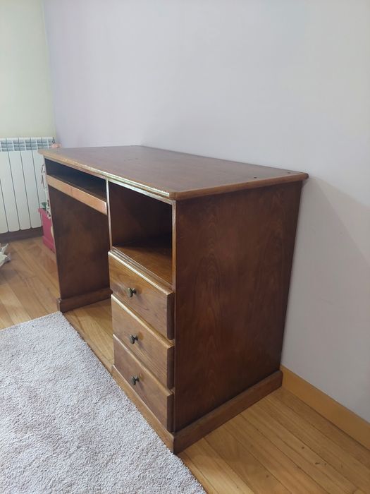 Secretária em madeira maciça castanha