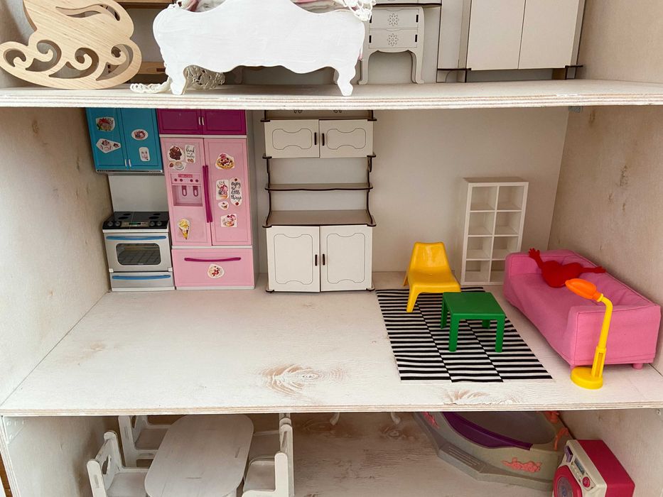 Замок для барбі з меблями. Будинок для барбі