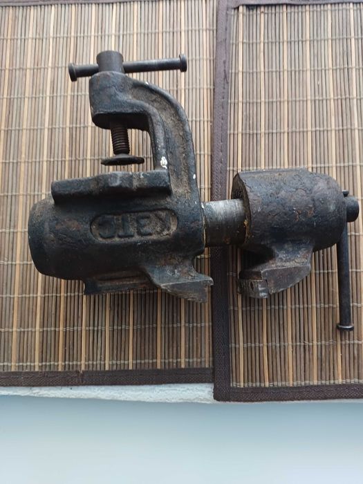 Лещата слюсарні для надійного кріплення