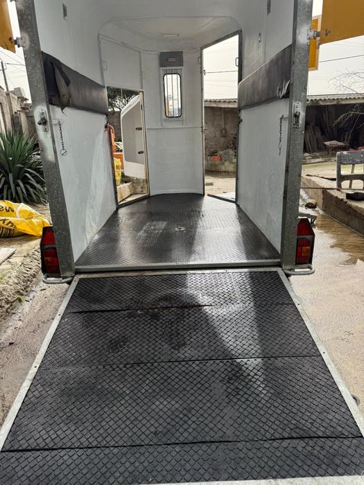 Atrelado para cavalos