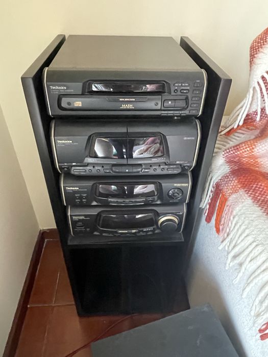 Aparelho de musica com 2 colunas e 5 cds vintage