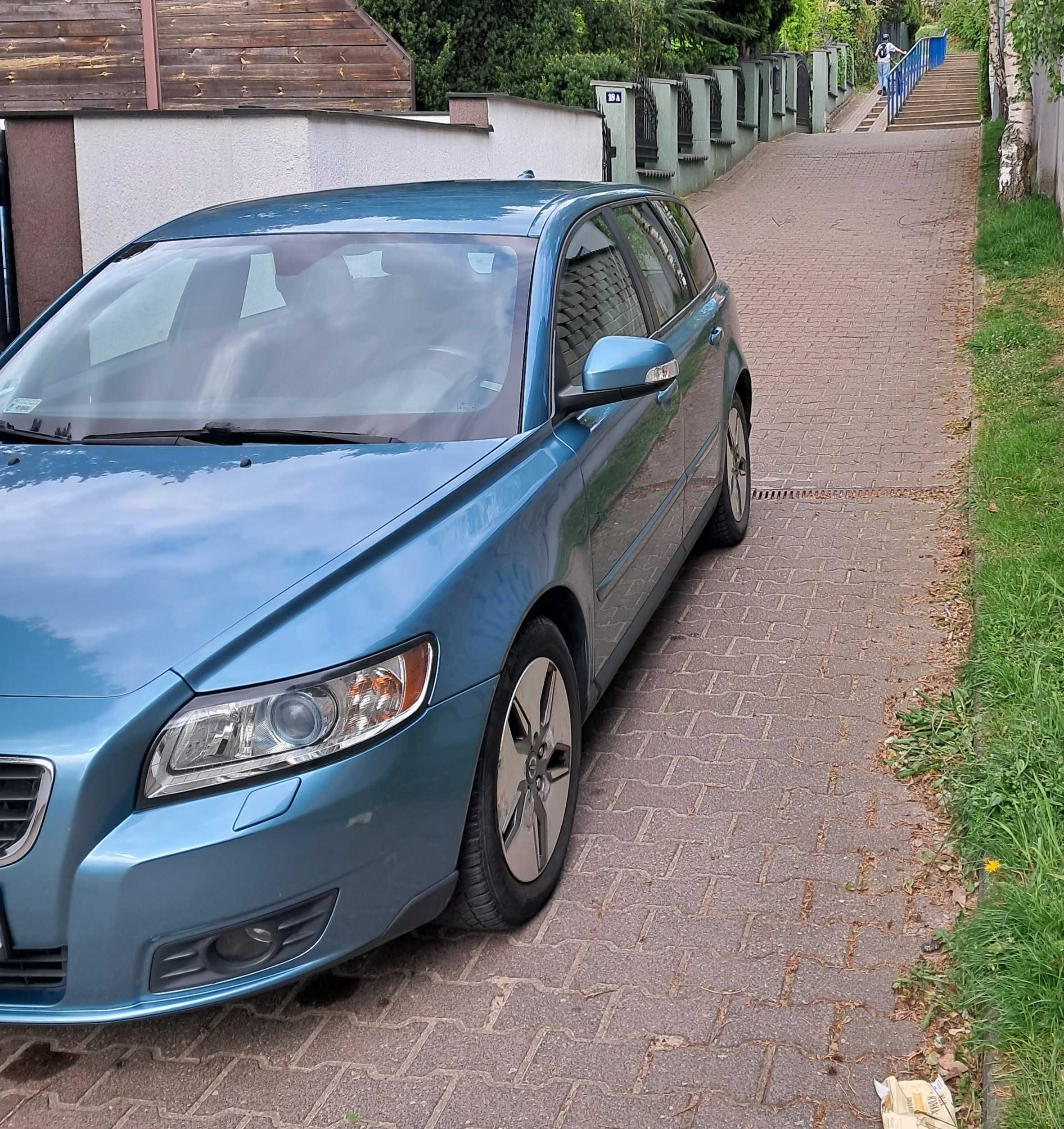 Volvo v 50 ,2010r,236500km.