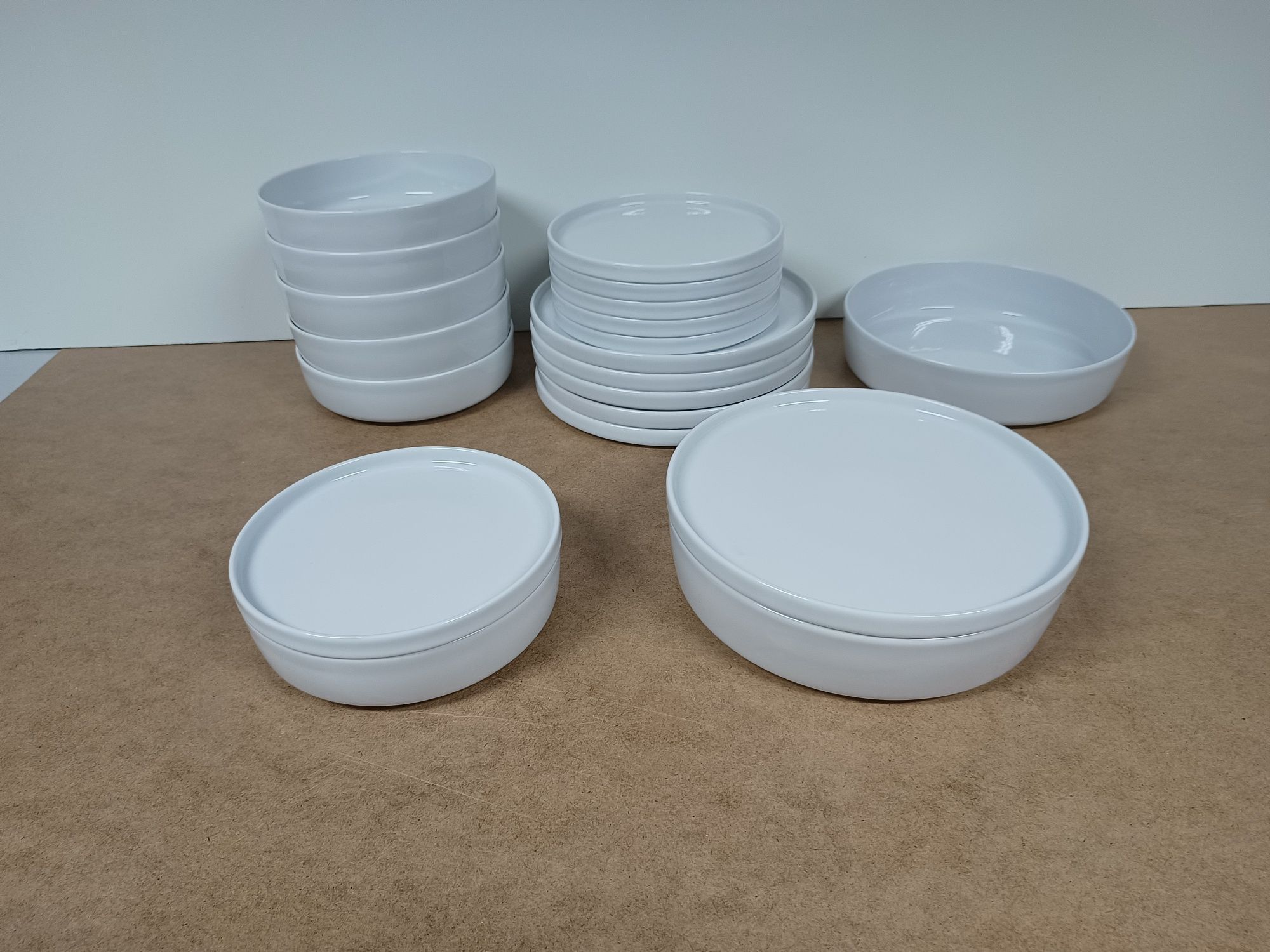 Komplet naczyń, porcelana.