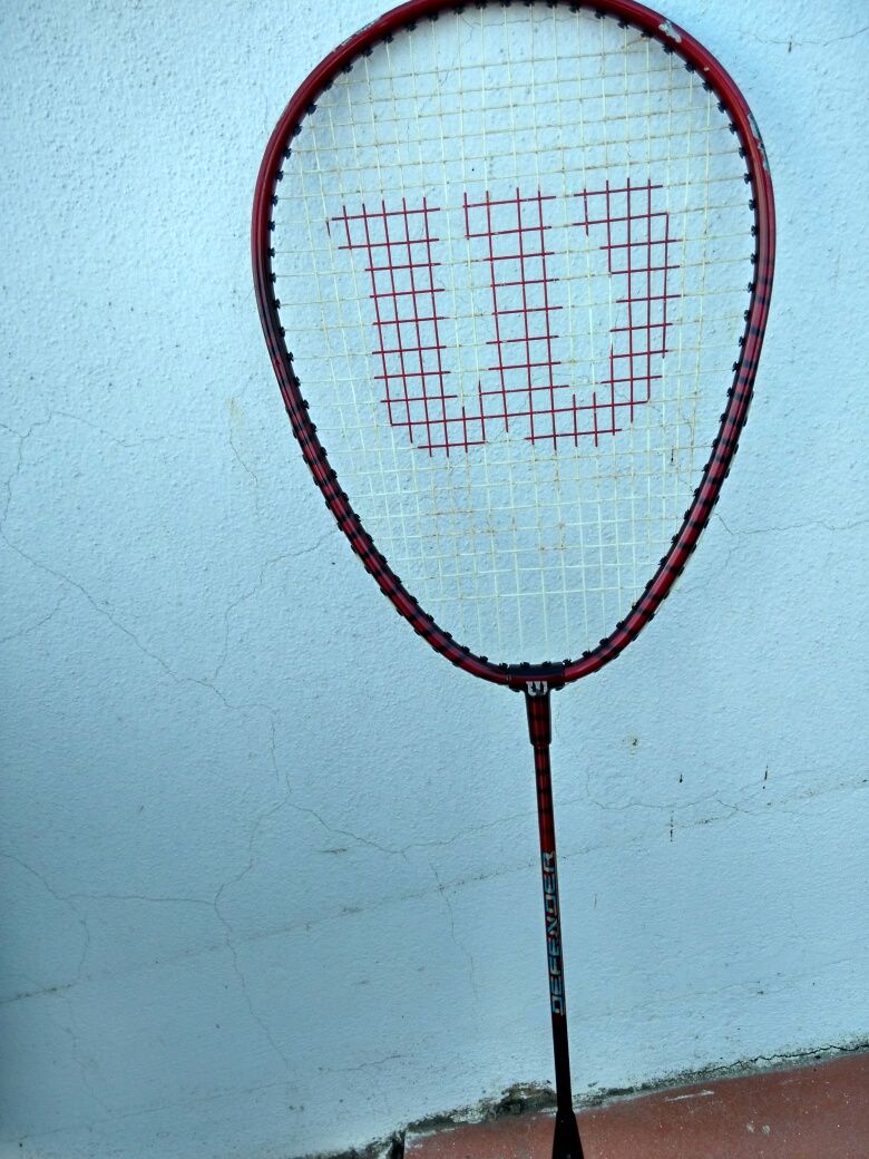 Raquete Wilson defender.