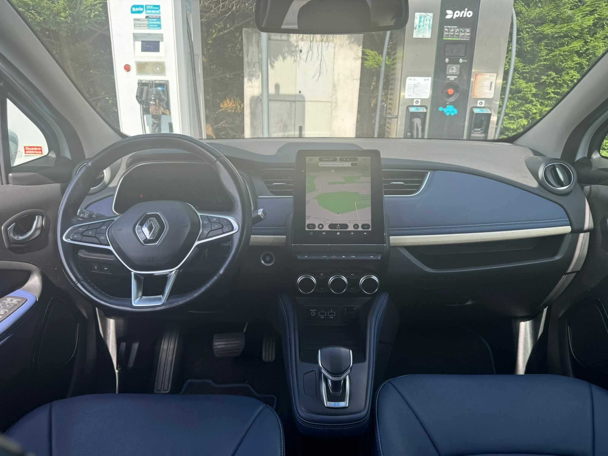Renault Zoe Riviera 52 kWh R135 CCS como novo - Estilo e Economia