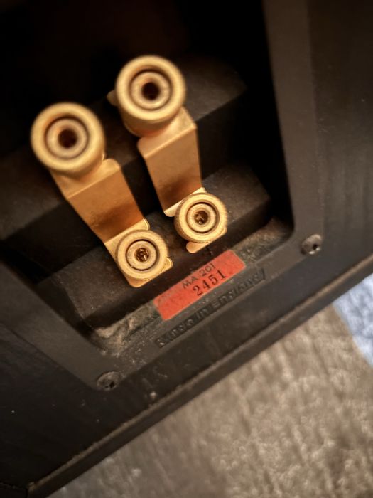 2 colunas - Monitor Audio Ltd