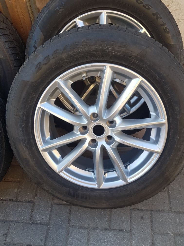 Koła felgi aluminiowe Land Rover 235 65 R19 Pirelli 2 999