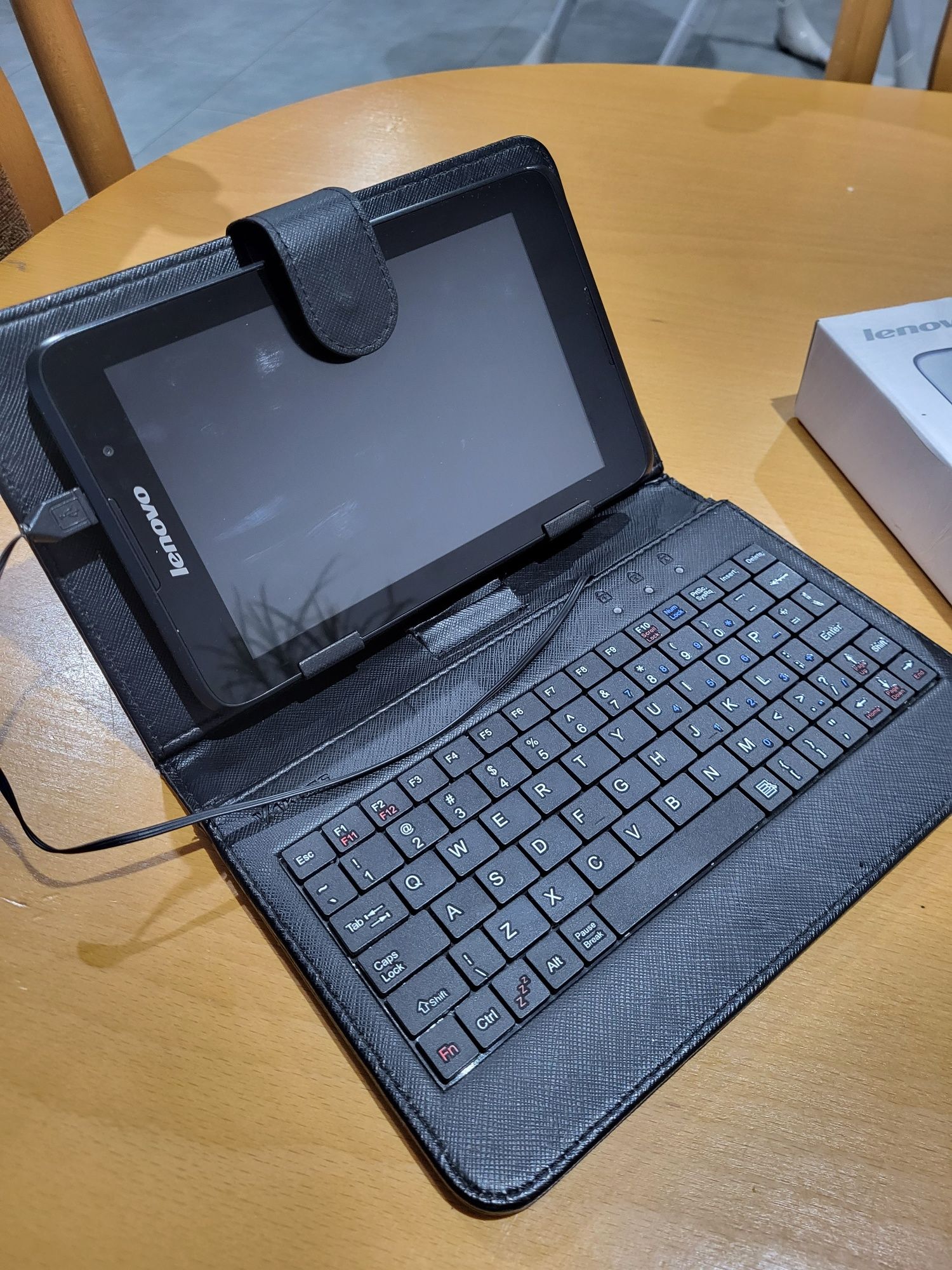 Sprzedam TABLET LENOVO z klawiatura
