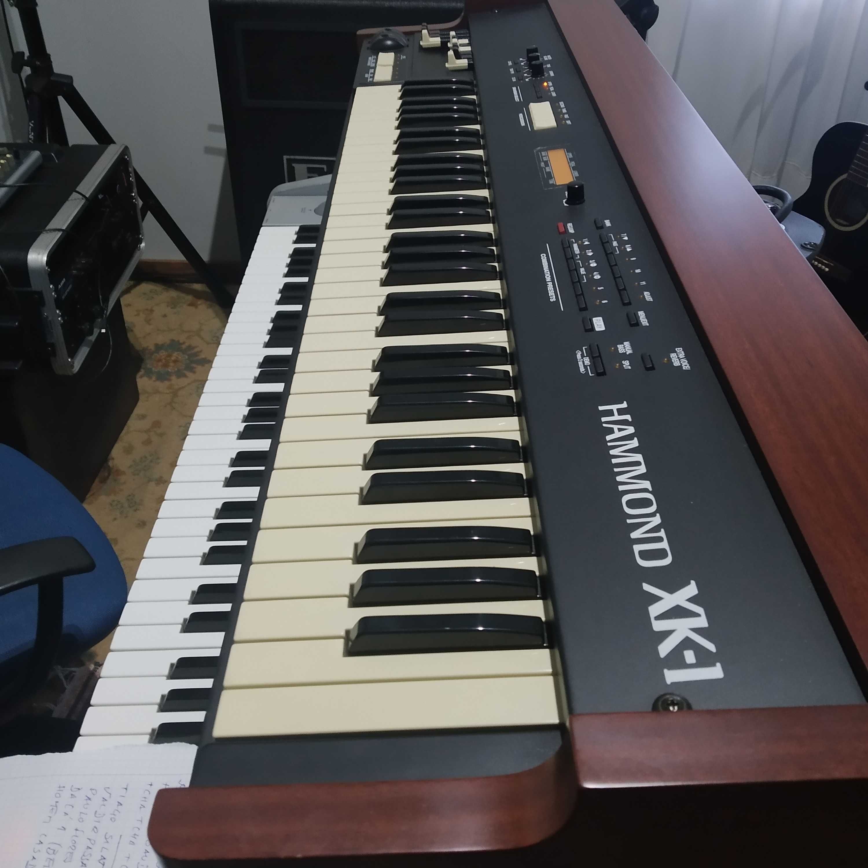 Vario material , microfones hammond,leslie elka,combo hartke ,case
