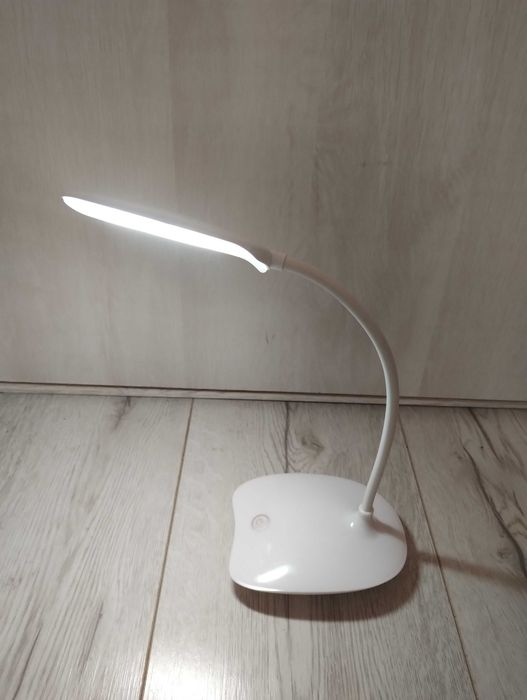 Настільна LED лампа аккумуляторна світодіодна
