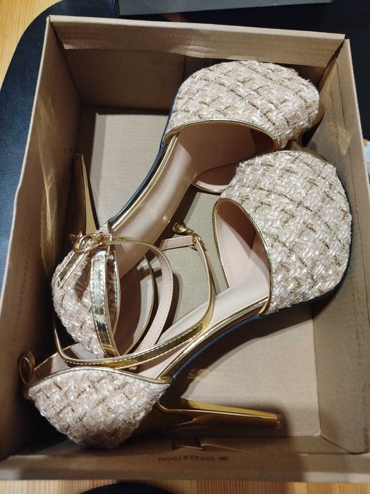 Sprzedam szpilki złote