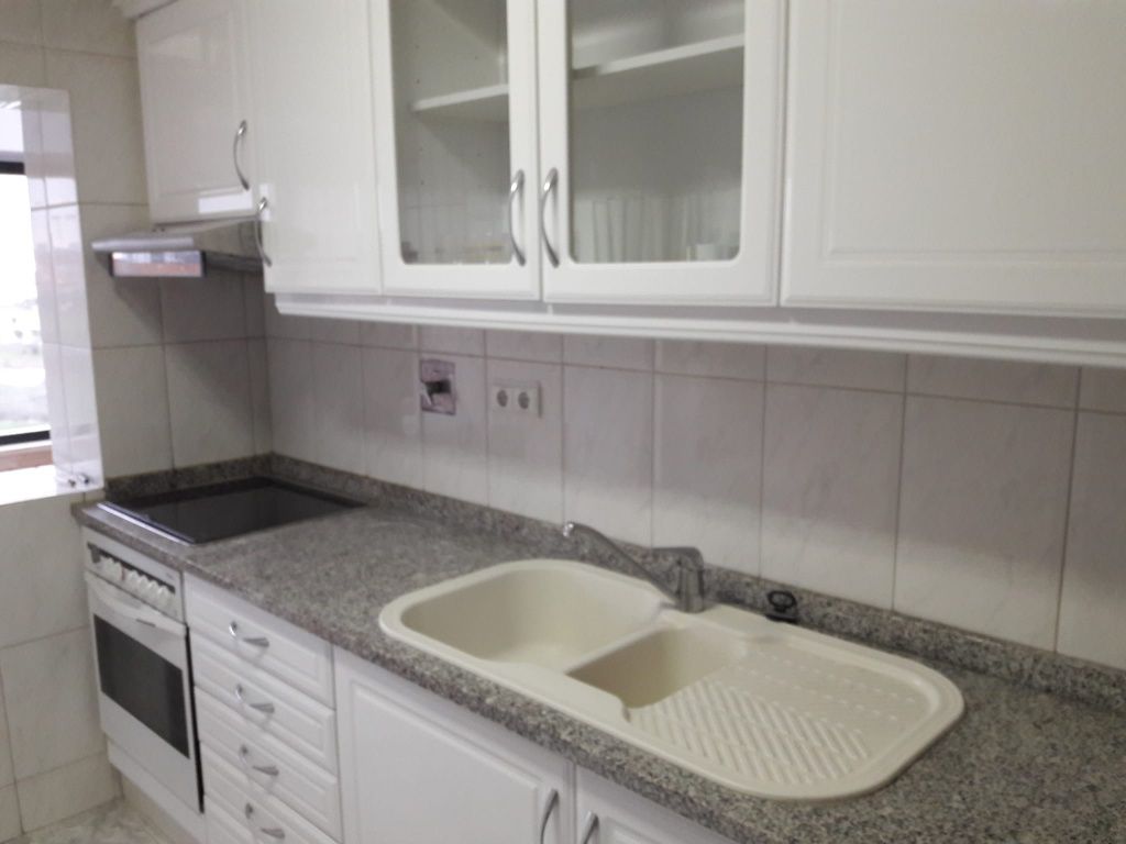 Arrenda T1  junto ao Hotel Axis