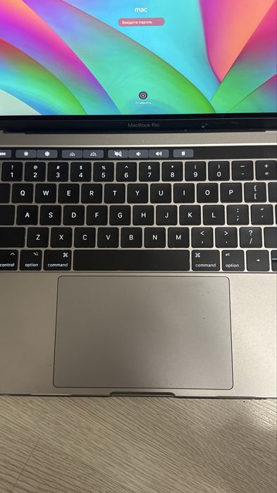 Продам макбук про на запчастини