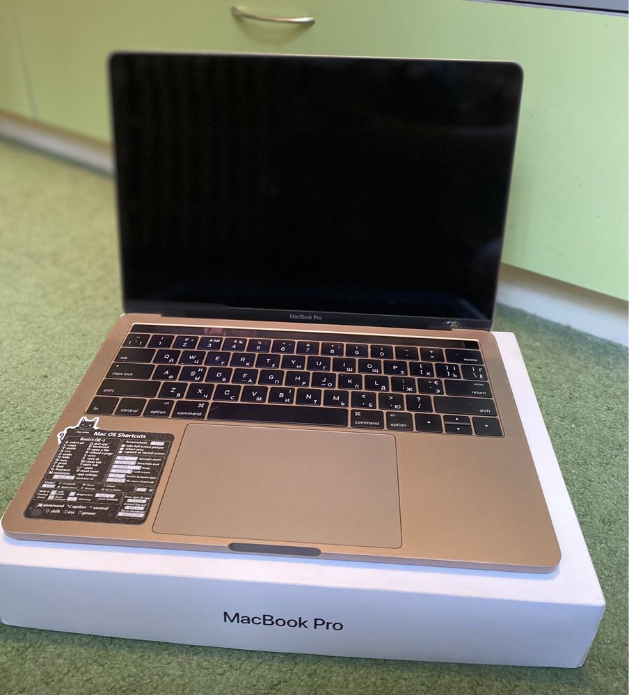 MacBook Pro (А1706)
