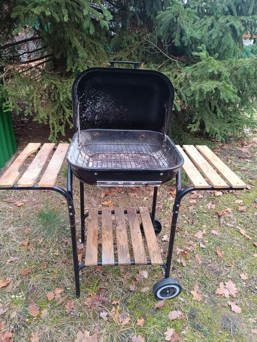 Grill ogrodowy na kółkach