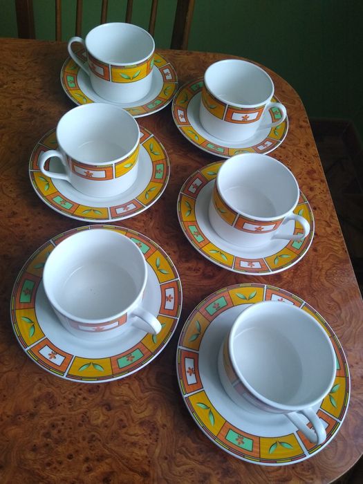 komplet filiżanek do kawy i herbaty z talerzykami