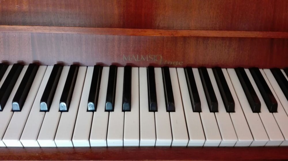Szwedzkie pianino Malmsjo, transport, wniesienie, gwarancja.