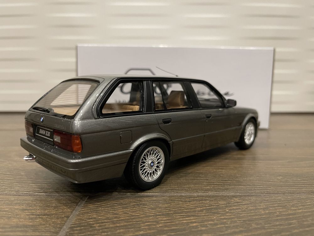 Модель 1:18 OttOmobile BMW E30 325i Touring