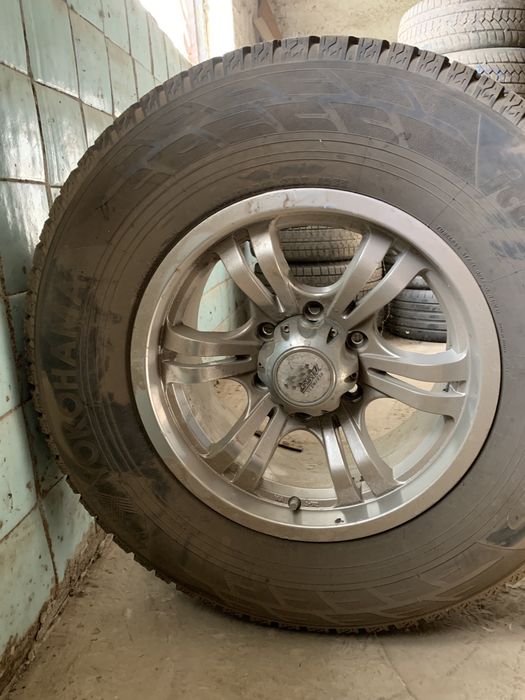 Диски від Nissan Navara 6x114.3 з резиною