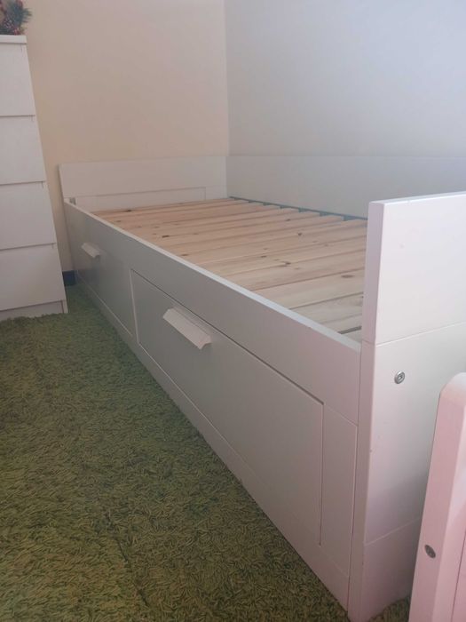 Cama individual ou de casal do Ikea