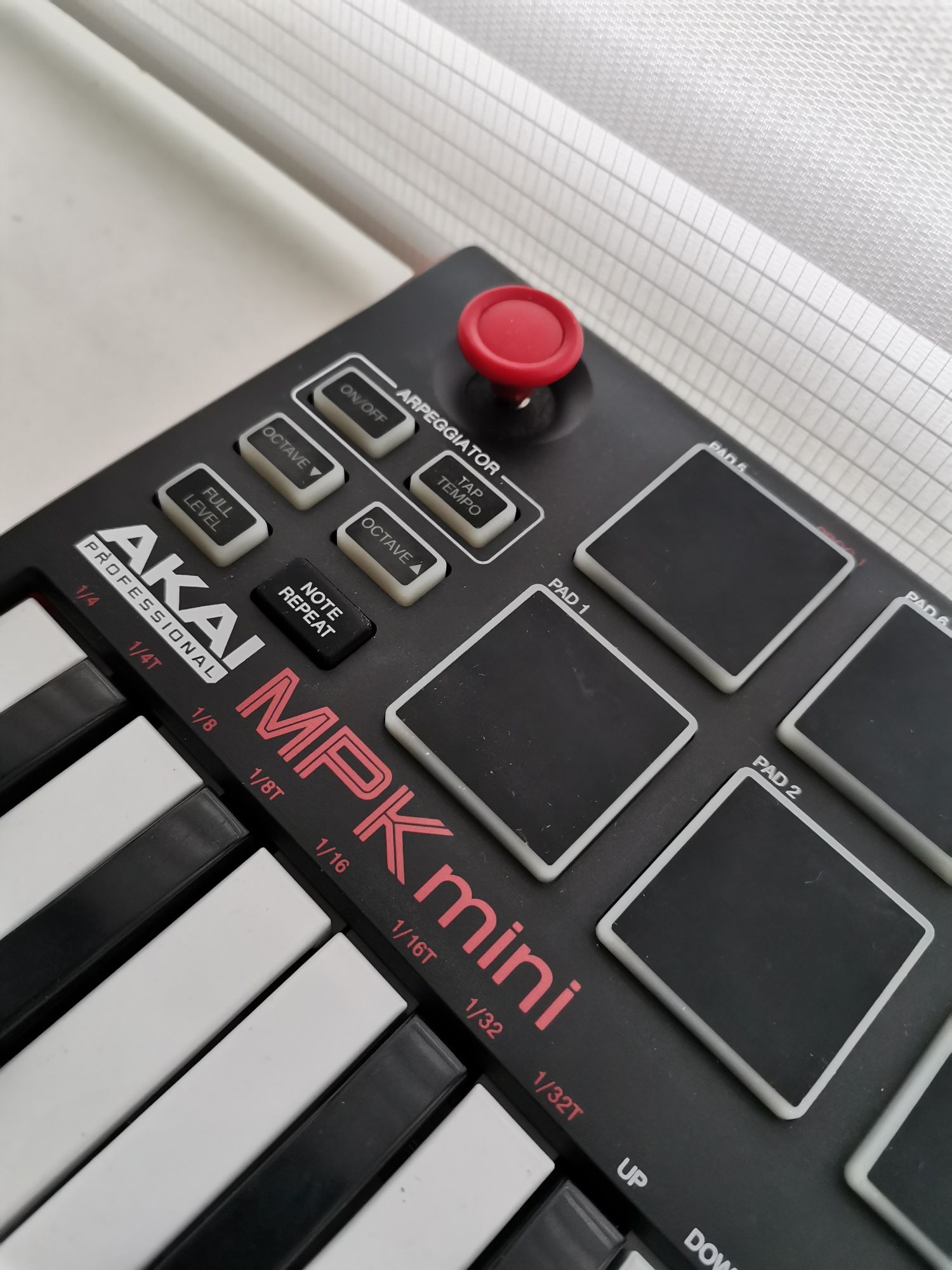 Midi-клавіатура Akai Mpk mini