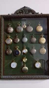 Coleção de relógios de bolso com expositor