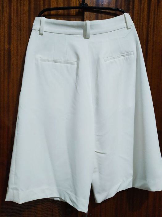 Стильні шорти білого кольору H&M