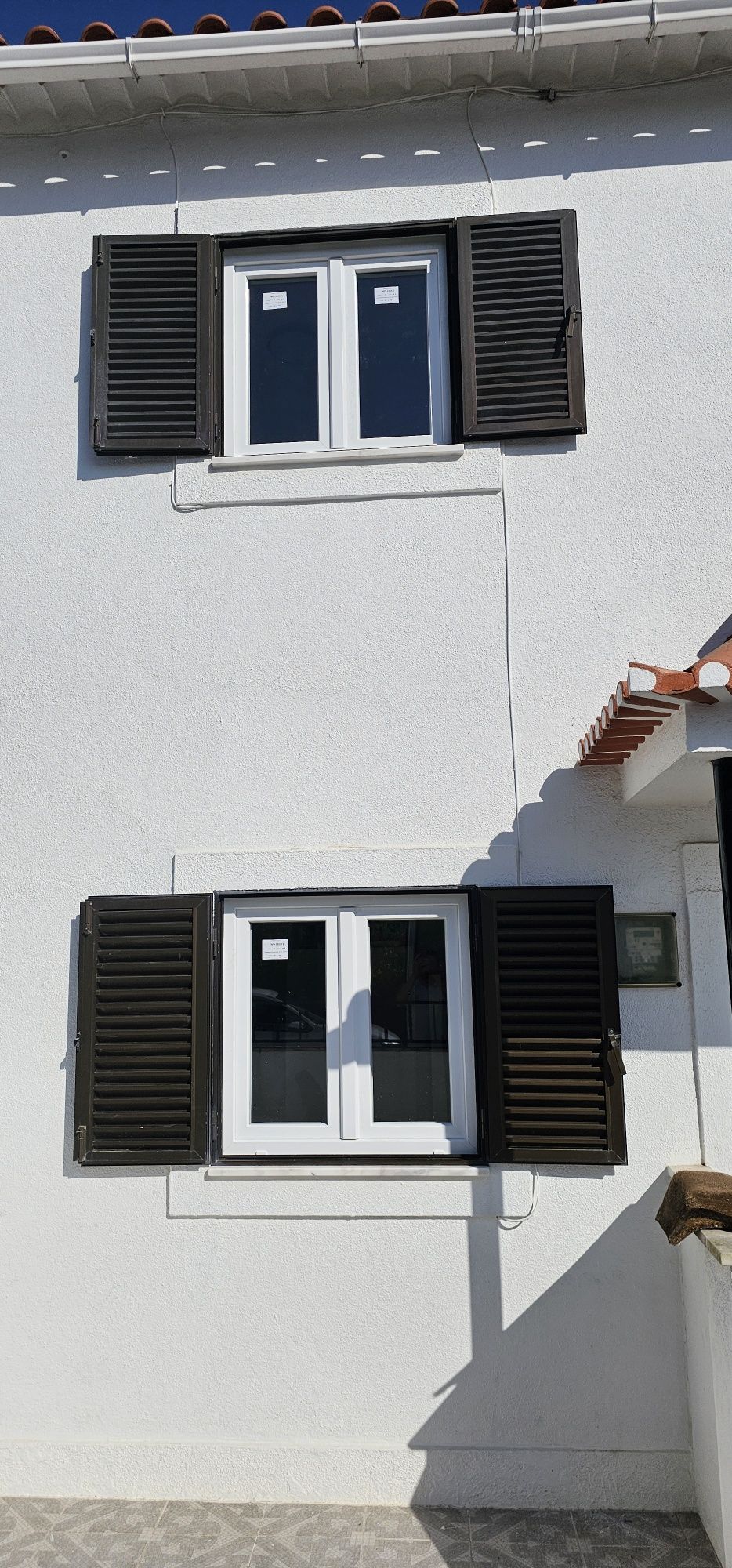 Portas/Janelas em PVC, Estores Elétricos/Manuais, Portadas em Alumínio