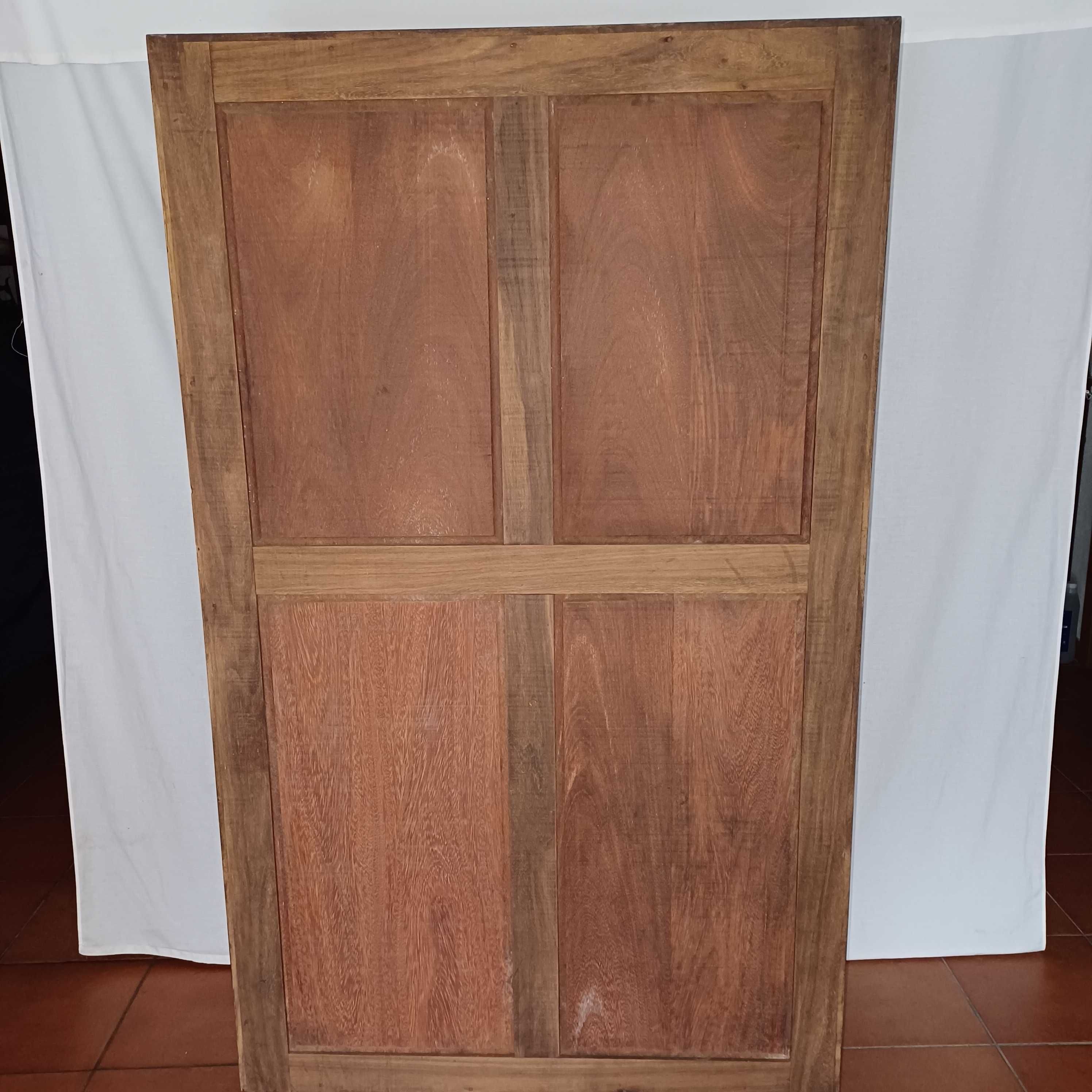 Armário  de sucupira com portas de correr